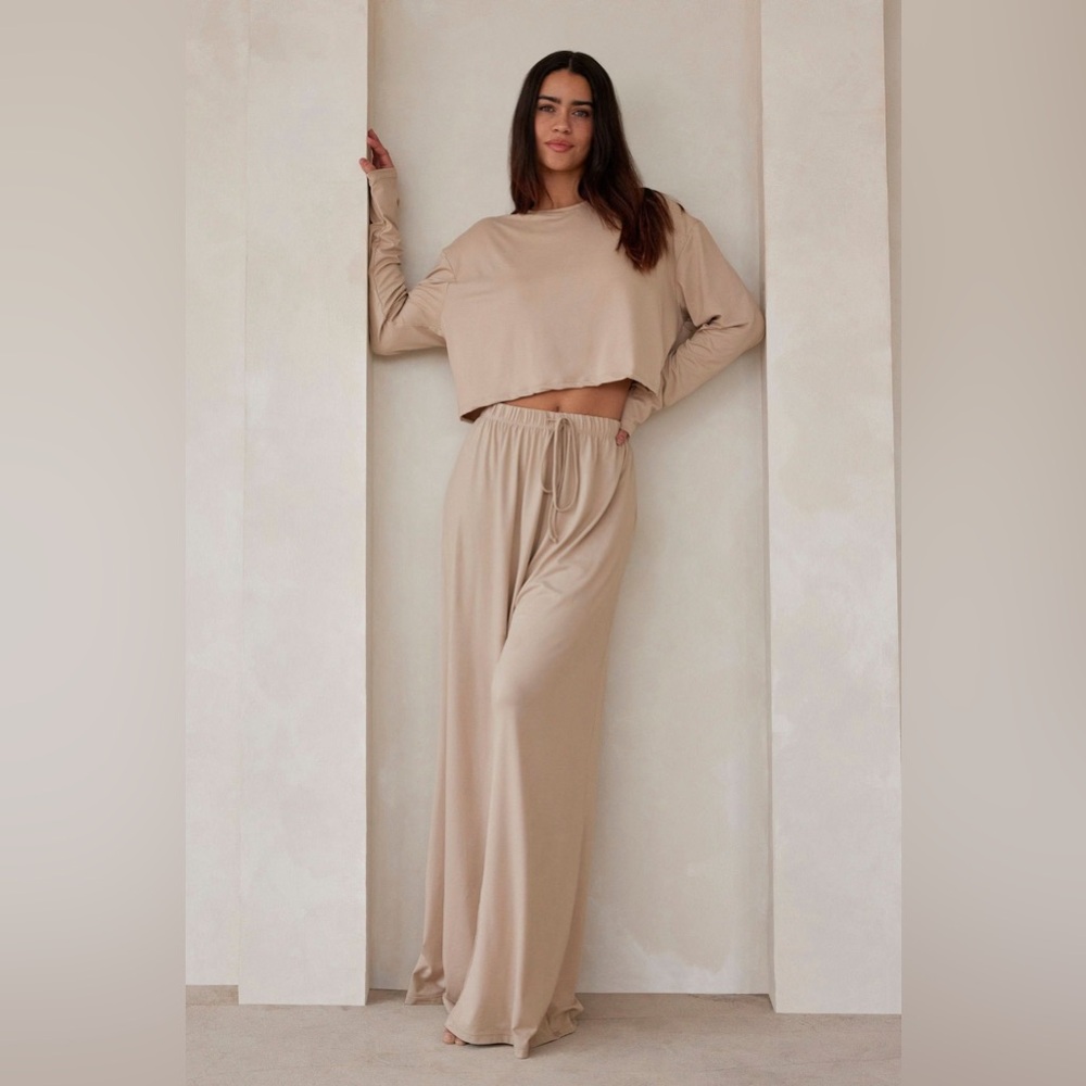 The Cloud Longsleeve Cropped Tee by Bumpsuit in Oat